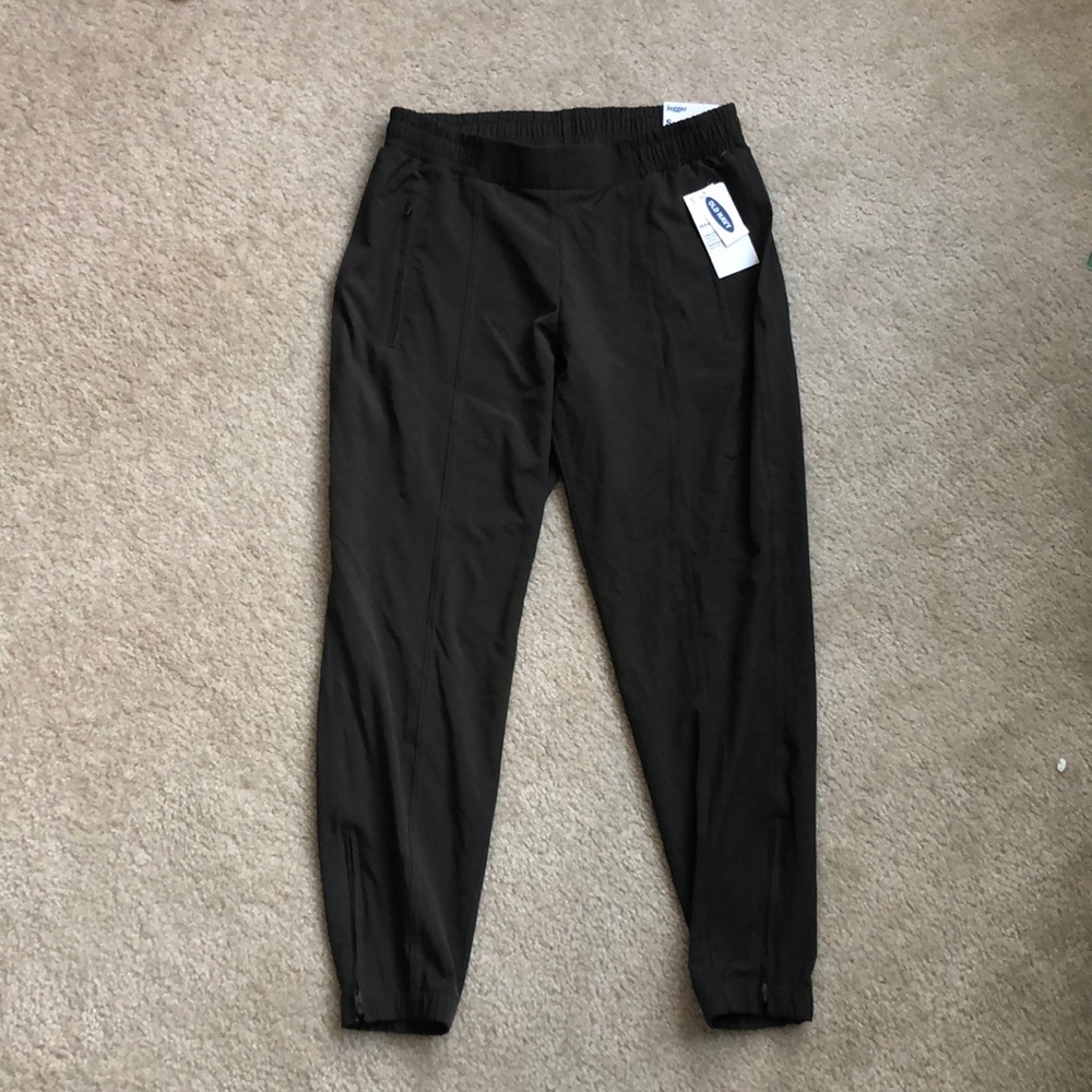 Old navy joggers (New with tags)